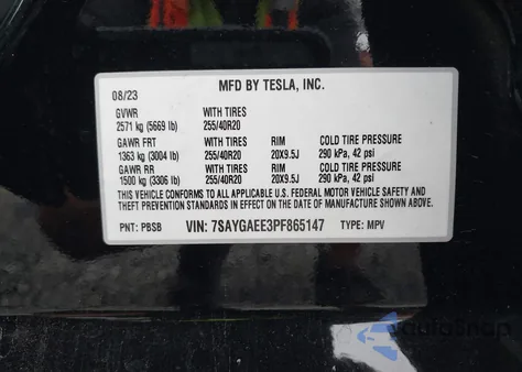 2023 Tesla Model Y Awd/Long Range Dual Motor All-Wheel Drive z USA, uszkodzony, nr VIN 7SAYGAEE3PF865147